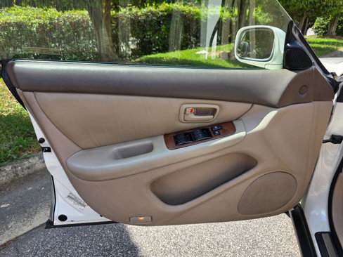 Used 2001 Lexus ES 330 image 9