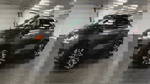 Used 2020 Ford Escape Titanium image 4