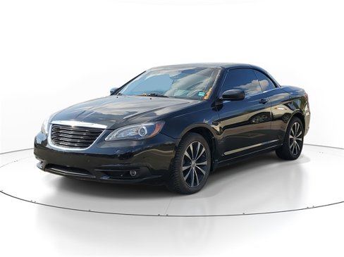 Used 2013 Chrysler 200 S image 2