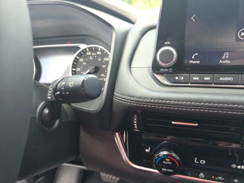 Used 2021 Nissan Rogue SV w/ Premium Package image 12