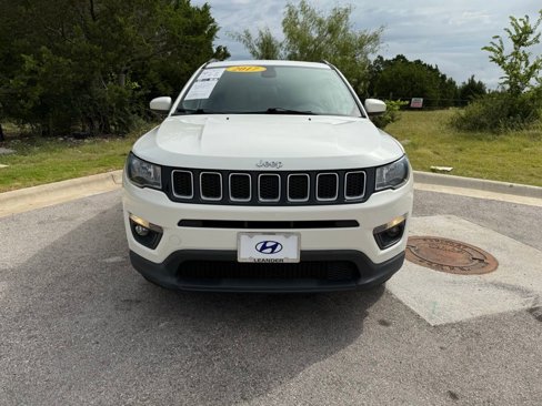 Used 2017 Jeep Compass Latitude image 2