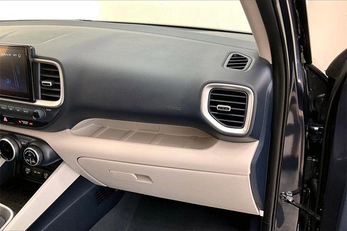 Used 2023 Hyundai Venue Limited image 16