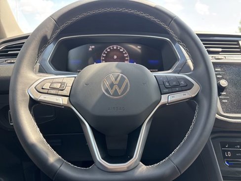 Used 2023 Volkswagen Tiguan SE image 16