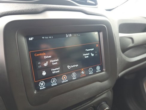 Used 2018 Jeep Renegade Latitude w/ Cold Weather Group image 21