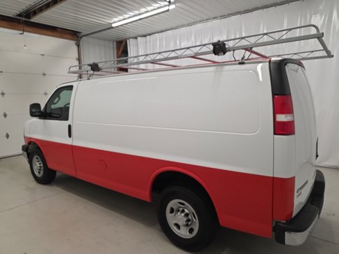Used 2018 Chevrolet Express 3500 w/ Driver Convenience Package image 18