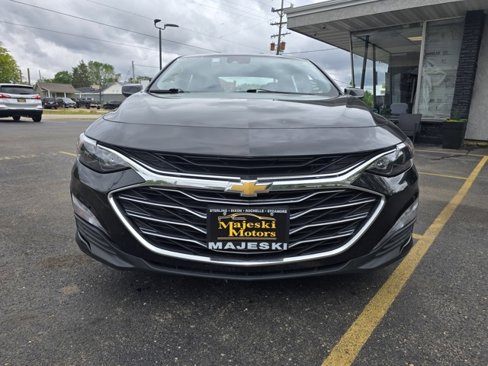 Used 2023 Chevrolet Malibu LT image 2