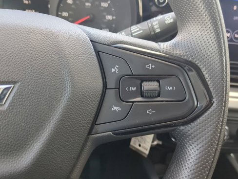 Used 2025 Chevrolet Trax LS image 23