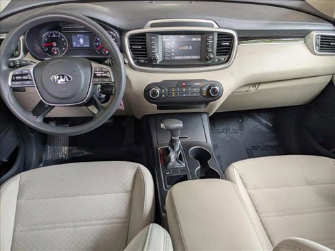 Used 2019 Kia Sorento LX image 17