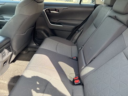 Used 2021 Toyota RAV4 XLE w/ Convenience Package image 10