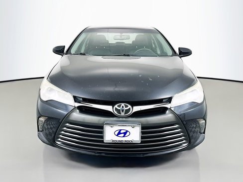 Used 2017 Toyota Camry XLE image 2