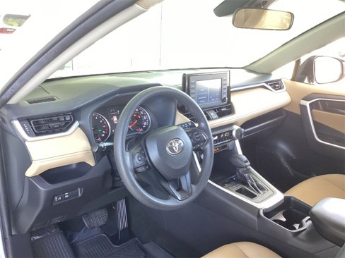 Used 2019 Toyota RAV4 LE image 10
