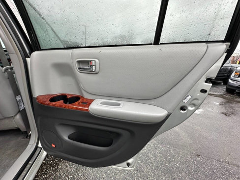 Used 2005 Toyota Highlander Limited image 20