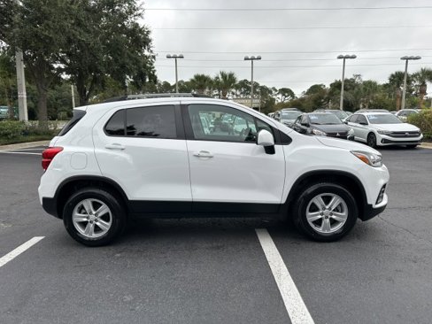 Used 2021 Chevrolet Trax LT w/ LT Convenience Package image 8