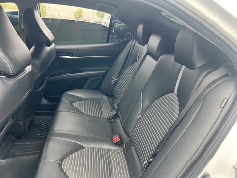 Used 2018 Toyota Camry SE image 9
