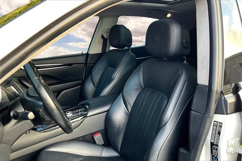 Used 2018 Maserati Levante image 21