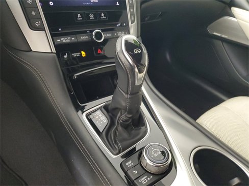Used 2018 INFINITI Q60 2.0t w/ Sensory Package 2.0T Luxe image 27
