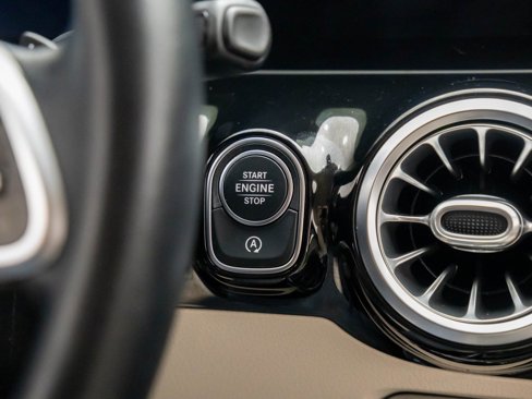 Certified 2021 Mercedes-Benz GLA 250 4MATIC image 19