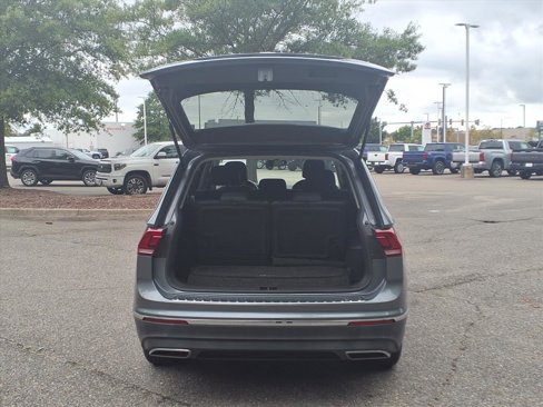 Used 2021 Volkswagen Tiguan SE image 9