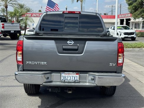 Used 2016 Nissan Frontier SV image 3