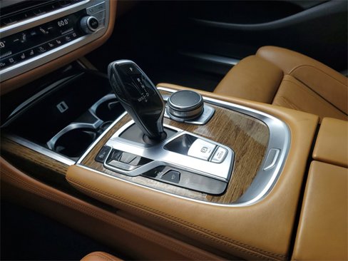 Used 2016 BMW 740i image 27