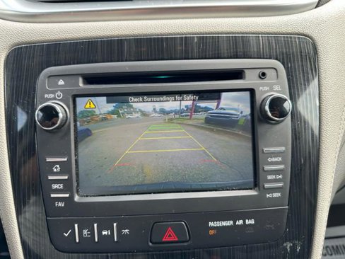 Used 2017 Chevrolet Traverse LT image 24