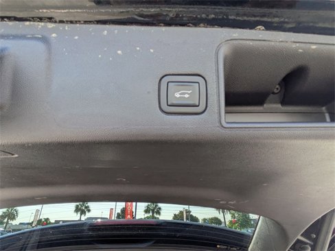 Used 2024 GMC Terrain SLT image 28