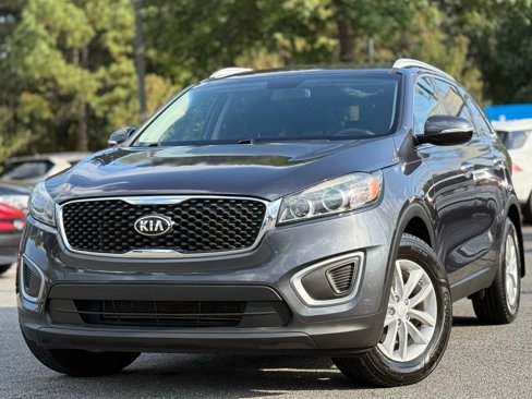 Used 2017 Kia Sorento LX image 1