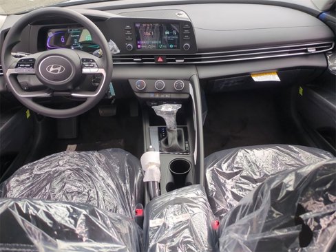 Certified 2025 Hyundai Elantra SE w/ Cargo Package image 21