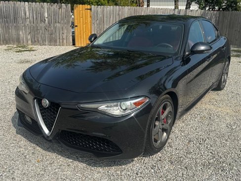 Used 2017 Alfa Romeo Giulia w/ Sport Appearance Package image 10