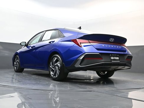 Certified 2025 Hyundai Elantra Sport image 25