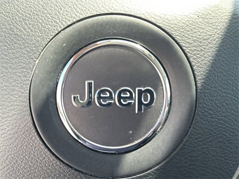 Used 2021 Jeep Cherokee Limited image 22