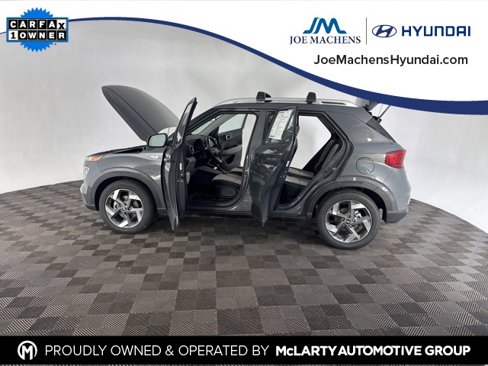 Certified 2024 Hyundai Venue SEL image 18