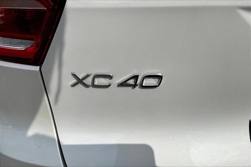 New 2025 Volvo XC40 B5 Plus w/ Protection Package Premier image 6