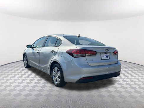 Used 2017 Kia Forte LX image 9