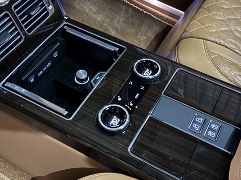 Used 2020 Land Rover Range Rover SV Autobiography Dynamic image 32