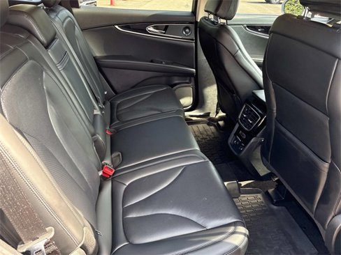 Used 2021 Lincoln Nautilus Reserve image 22