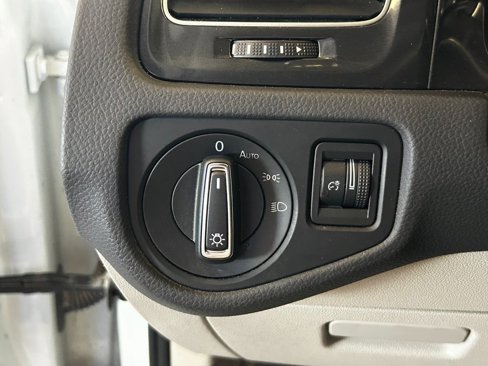 Used 2019 Volkswagen Golf S image 17