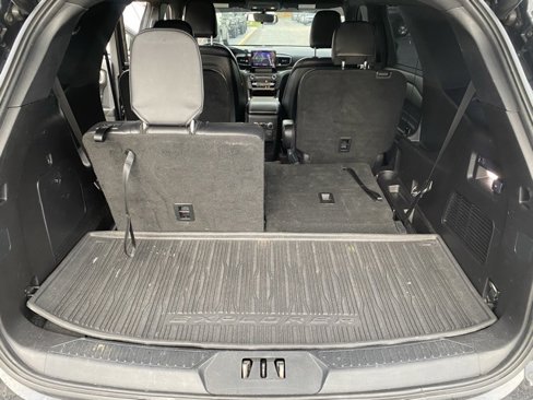 Used 2020 Ford Explorer XLT w/ Equipment Group 202A image 26