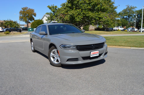 Used 2019 Dodge Charger SXT image 2