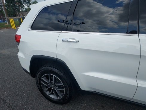 Used 2018 Jeep Grand Cherokee Limited image 10