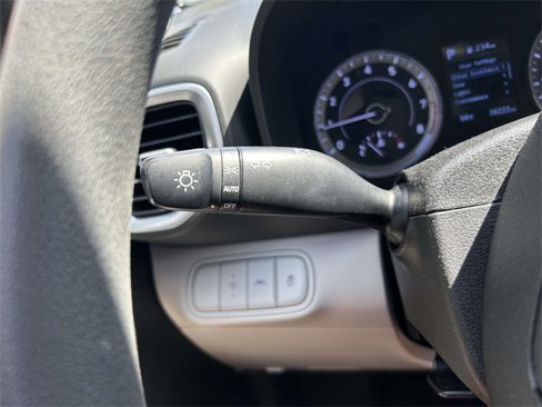 Certified 2020 Hyundai Venue SEL image 27