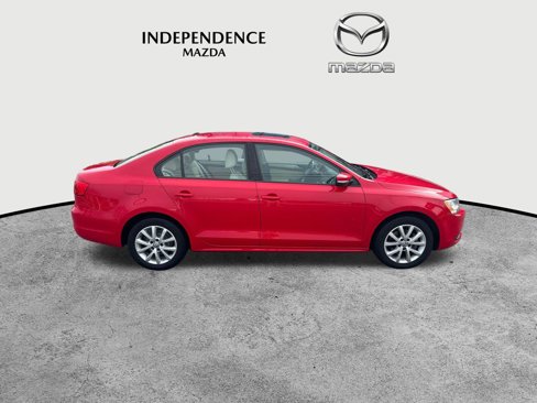 Used 2012 Volkswagen Jetta SE image 2