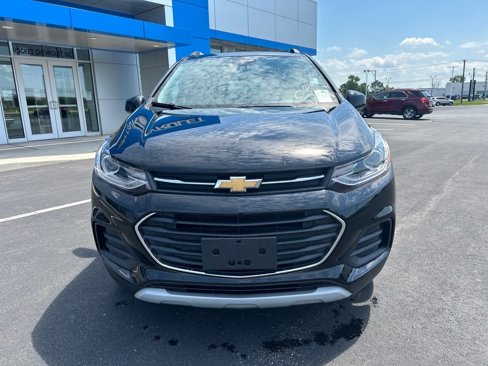 Used 2020 Chevrolet Trax LT w/ LT Convenience Package image 2