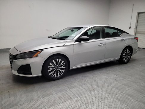 Used 2024 Nissan Altima 2.5 SV image 2