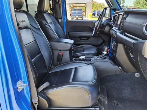 Used 2022 Jeep Wrangler Unlimited Sahara w/ Cold Weather Group image 17