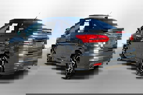 Used 2016 Ford Focus SE w/ SE Sport Package image 10