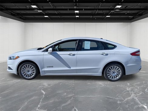 Used 2014 Ford Fusion SE image 2