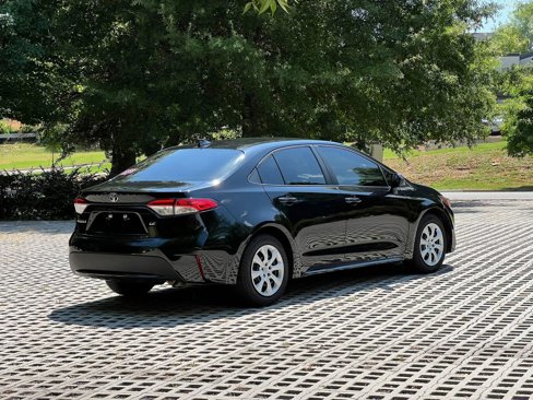 Used 2021 Toyota Corolla LE image 4