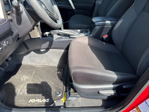Used 2015 Toyota RAV4 XLE image 2