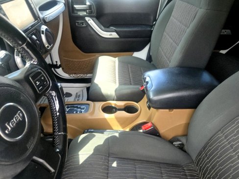 Used 2012 Jeep Wrangler Unlimited Rubicon w/ Connectivity Group image 29